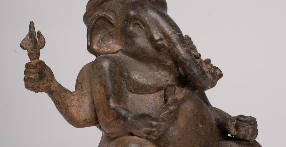 Ganesha-Statue – Sitzende 4-armige Ganesha-Statue aus Bronze im antiken Thai-Stil – 16 cm.