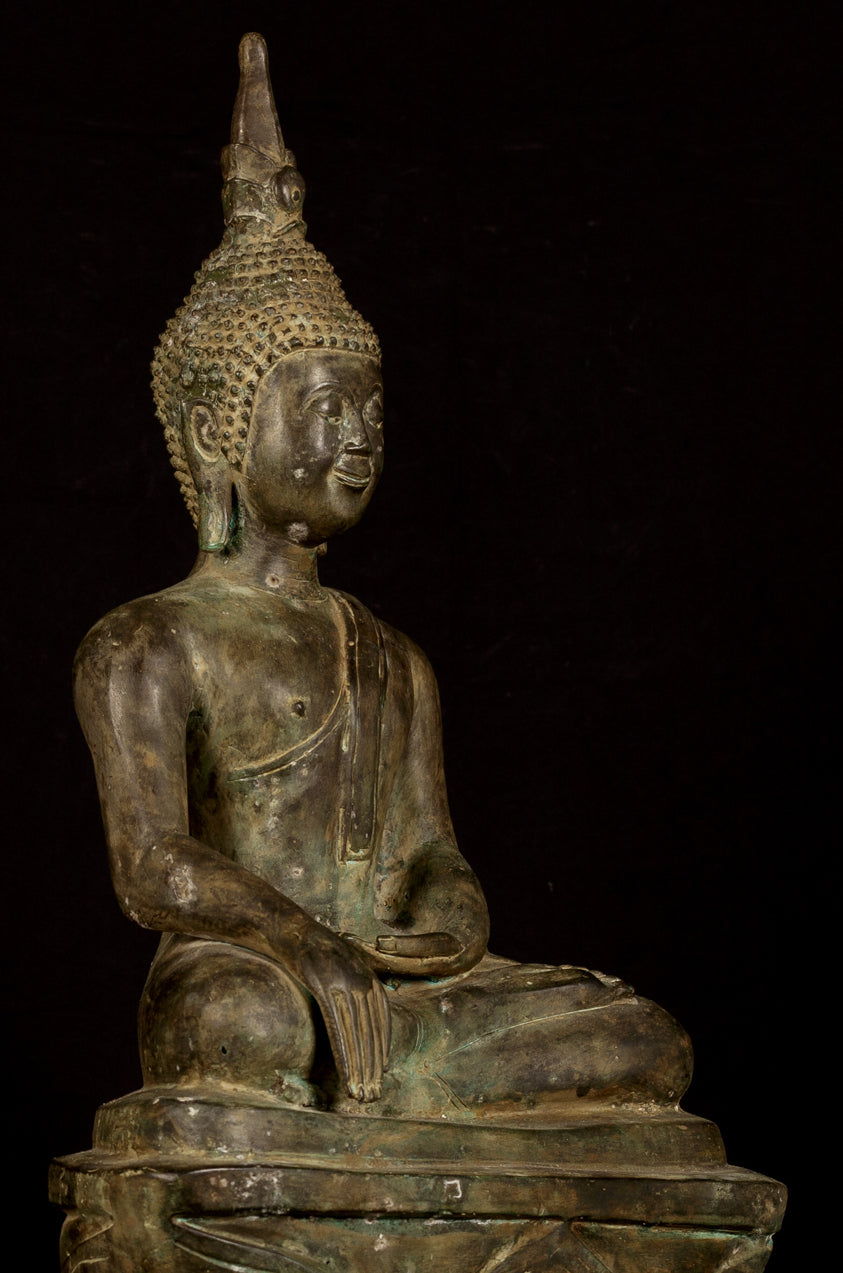 Statue de Bouddha - grande antiquité Laos Style Lumières Statue de Bouddha  - 61cm / 24  – HD Asian Art